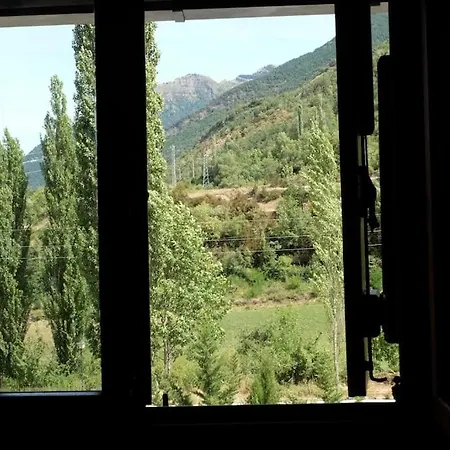 Casa Rustica Familiar En Pirineos * ビエスカス